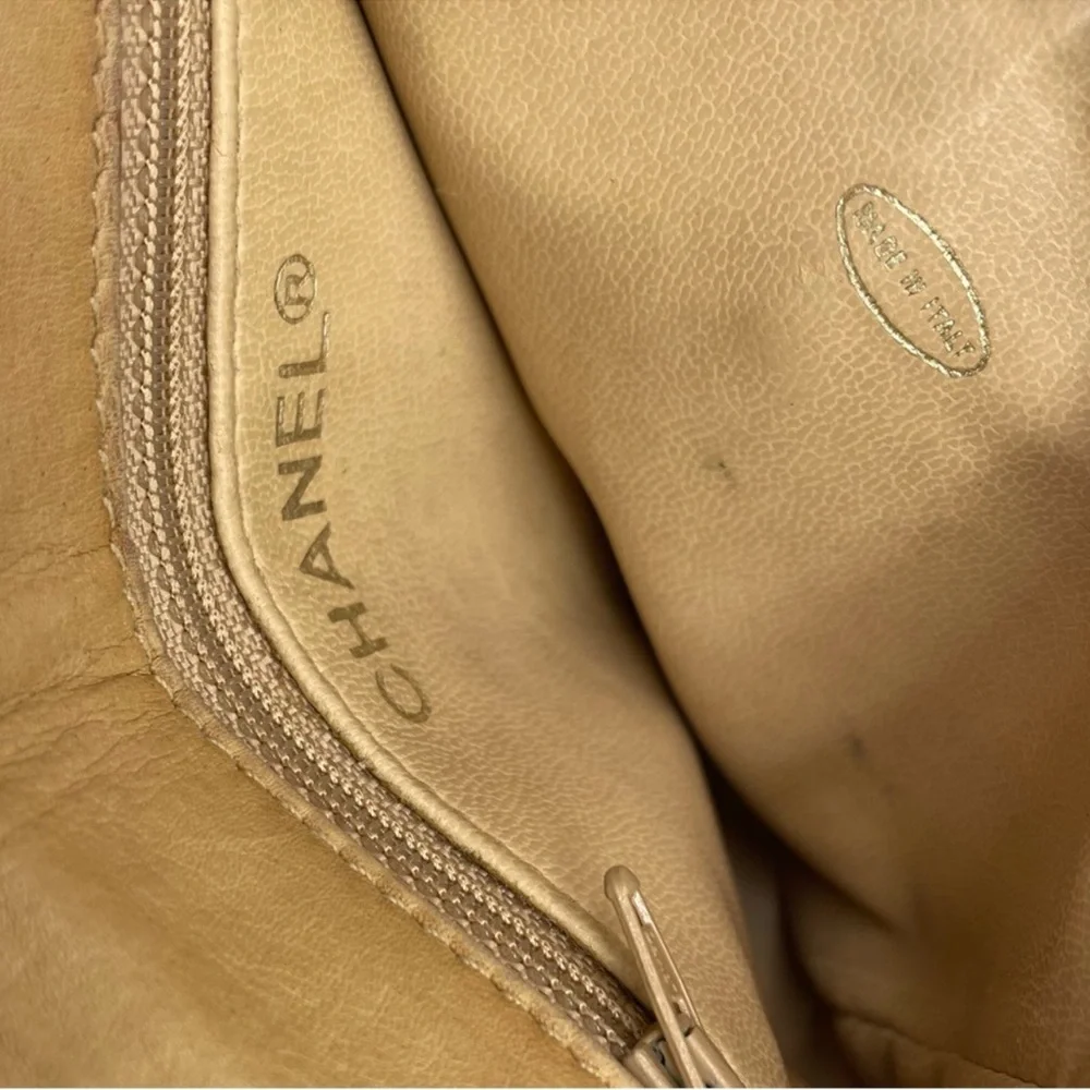 VINTAGE CHANEL CC Turn-Lock
Double Stitch Lamb Leather Waist Bag - Picture 7 of 12